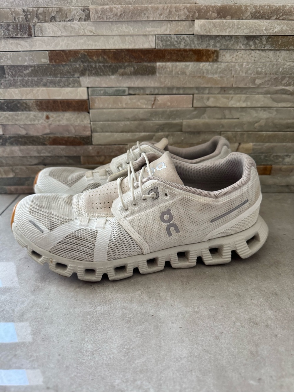 On Running Cloud 5 Women’s Sneakers